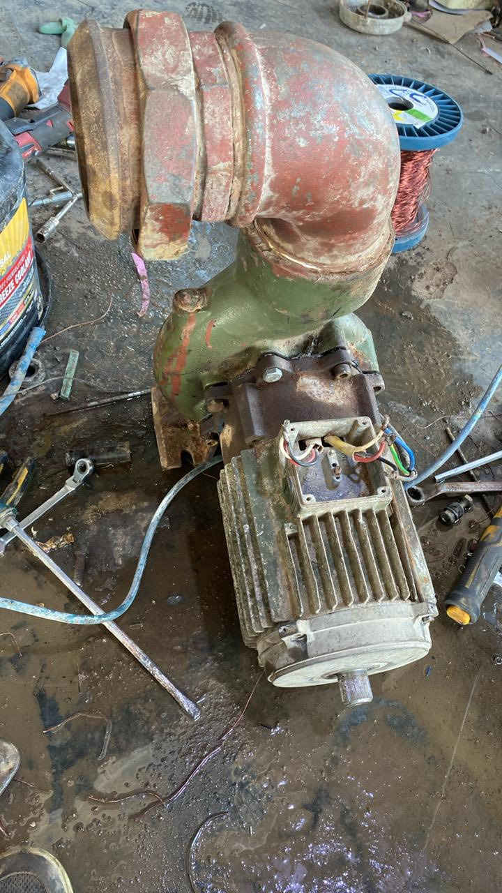 عيدكم مبارك مخضه 5'5 حصان دوره 3000 اربعه انج بلاديه كامله مع استارتر بسعر 350 الف شفت ستيل بشاره اهين استفسار اتصل *********** مكان المسيب
