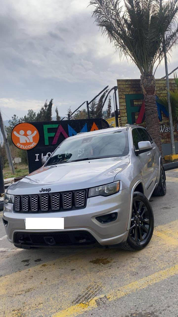 jeep grand cherokee black top 2021 
بو فروتنێ سیارە پاقژە بێ مصرەفە هەمی ب شەرت 
بەس جمەلوغێ سایقی صبغە بێ داخلی ب شەرت 
سیارە 52000 mil ماشیە
سیارە سینگ و پشت رادارە و سیارە دەبلە صندوق شەفتە وسیارە شغالەو کوشن و ستیرن هیتەرن سیارە گەلەکاپاقژە    
دهوک / ***********
سعر /270 ورقە و مجال دهوك, العراق

