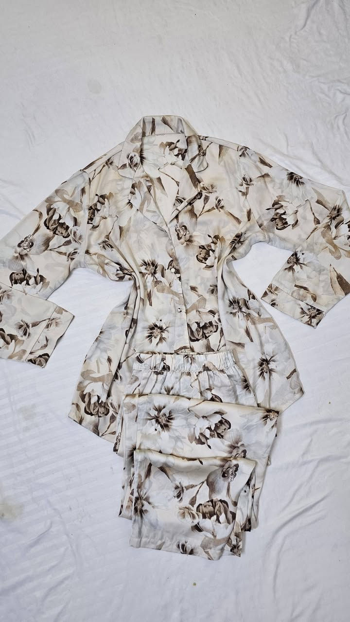 مساء الخير بنات ممكن متابعت الحساب اوفر ملابس نوم تركات ستن


**إذا كنت صاحب هذا الإعلان وتريد حذفه لأي سبب، رجاءا أرسل رسالة إلى الدعم الفني**