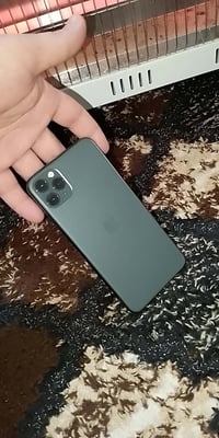 ايفون ١١ برو ماكس • ٦٤ • بطاريه ١٠٠