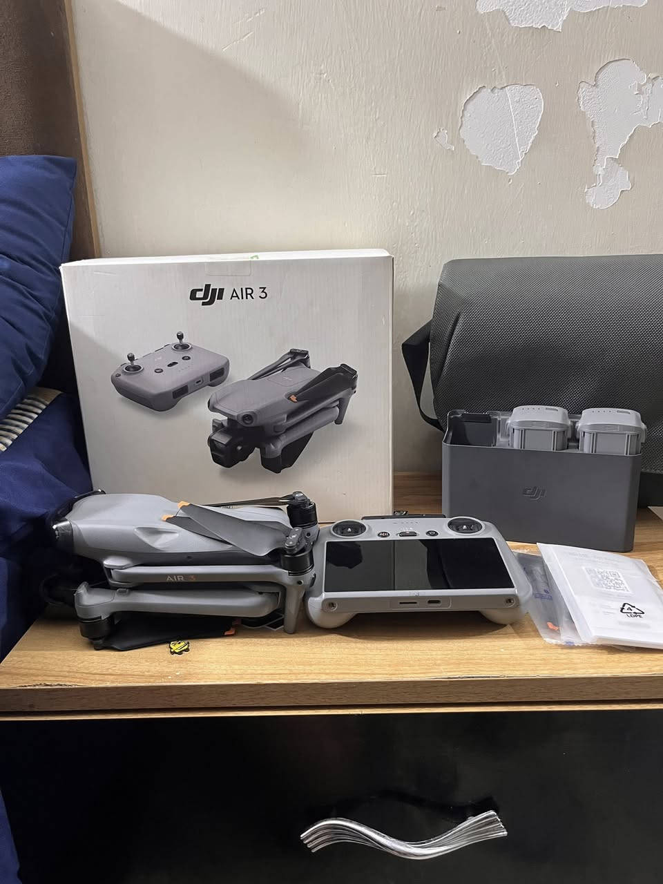 السلام عليكم 
dji.  
AIR.  3.  KOMPO. SMART
قطعه حرامات ينكال عليهه مستعمل 
اير ثري كومبو نضافه١٠٠/١٠٠ 
كامل ملحقات درون كفاله من كلشي 
شكد متتوقع نضيفه 
السعر والاستفسار ***********
مكاني بغداد الاعضميه 
توصيل متوفر
