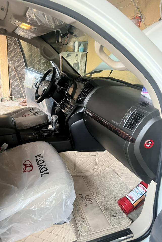 السلام عليكم لاندكروز بريم ستينية
محرك‏ سلندر (  8v )2011
رقم بغداد دولي هزه وسنويه جديده فول مواصفات 
بيهة  صبغ(3)قطع بدون ضرر داخلي  سيارة جديدة وجاهزة ما بيه اي نقص محرك كير مكفولات صدر امامي خلفي جديد تخم تاير جديد  للاستفسار السعر305$ اتصال 📞
*********** ورقة مكان بصره
