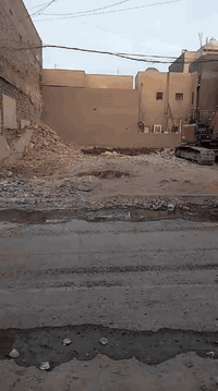 #قطعة-ارض مميزه للبيع
المساحة 240م
بواجهة 12×20
تباع كامله او تقطيع
الموقع  الغزالية شارع مدير الأمن
***********
او زيارة المكتب في الغزالية شارع البصرة
