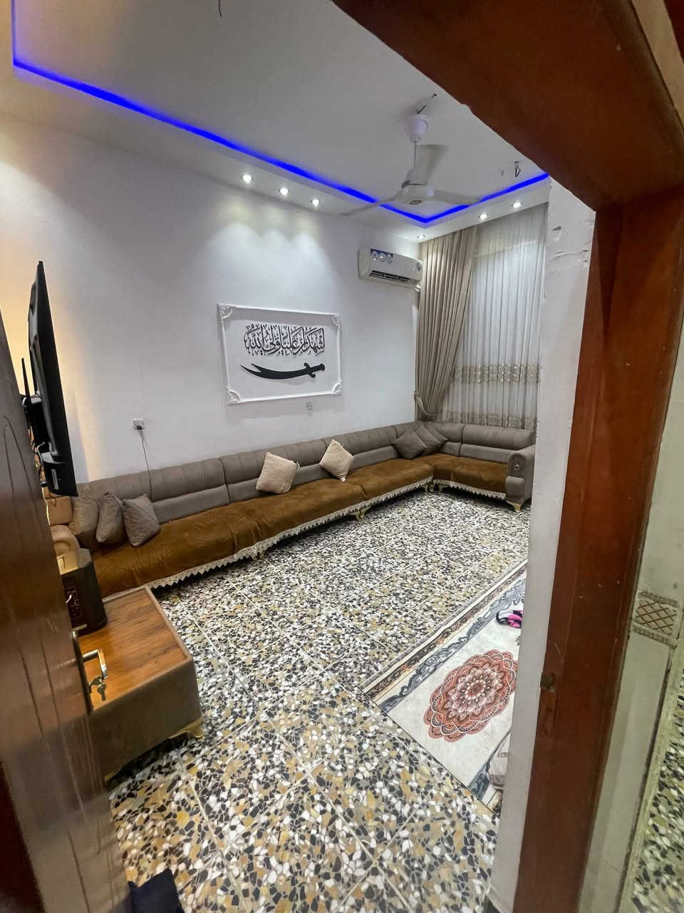 سلام عليكم بيت زراعي للبيع/مكانه مشتل بلديات قرب تقاطع المشتل بضهر مجمع الفلسطيني خدمات كامله//طابق  ونص//نزال 18 واجه 5// 90 متر البيت واقع حال 92 غرفتين وصاله ومطبخ وخدمات وطرمه مثل مموضح
السعر 120 وبي مجال بسيط
لتواصل خاص او واتس***********
سلام عليكم بيت زراعي للبيع/مكانه مشتل بلديات قرب تقاطع المشتل بضهر مجمع الفلسطيني خدمات كامله//طابق  ونص//نزال 18 واجه 5// 90 متر البيت واقع حال 92 غرفتين وصاله ومطبخ وخدمات وطرمه مثل مموضح
