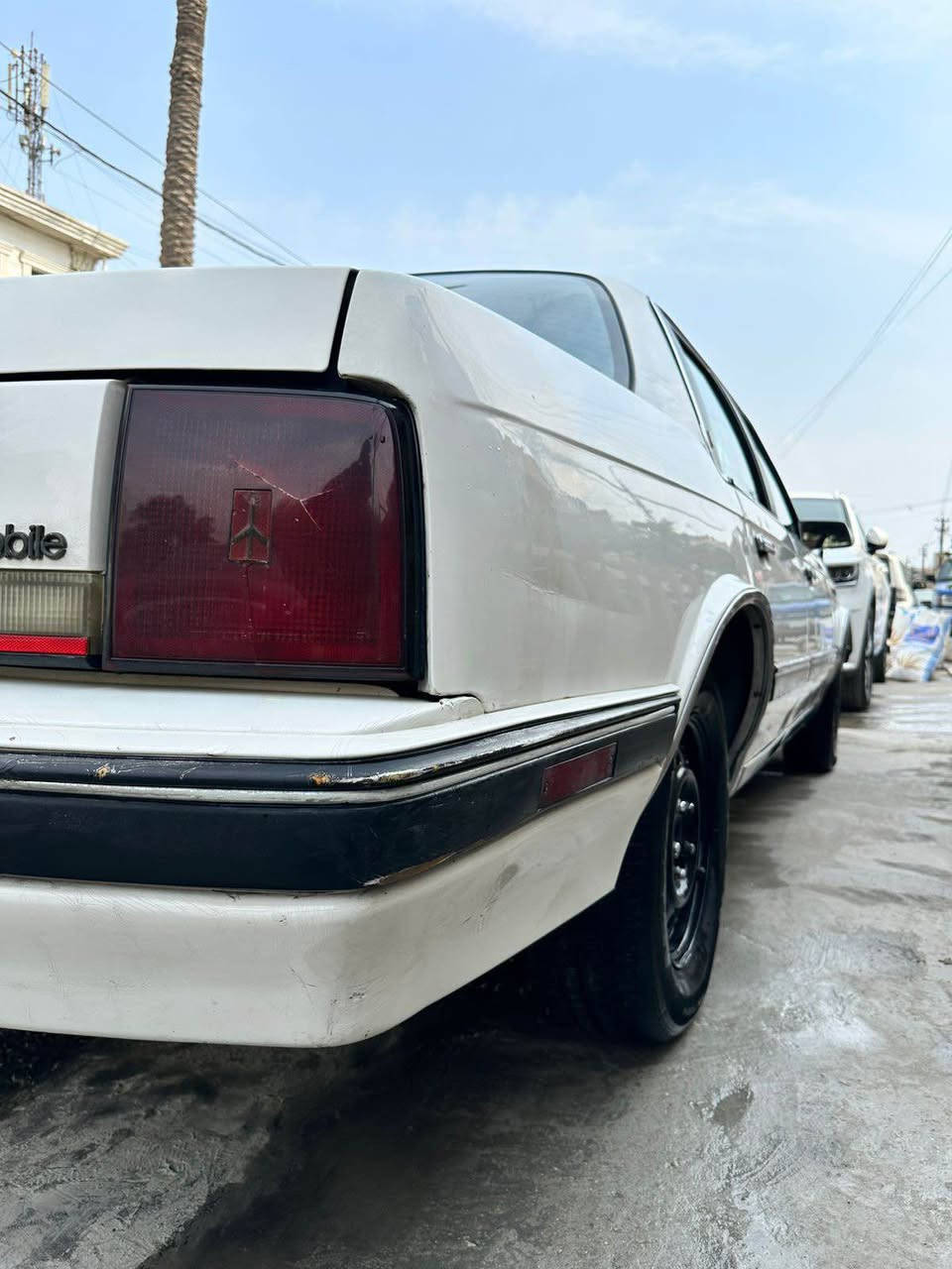 السلام عليكم سيارة اولدز موديل 1990
مكينة 3100 بغداد بسمي صبغ عبايه بسبب الجراد بنيد وقماره وصندوق 
تبريد شغال رقم الهاتف

*********** بغداد, العراق
