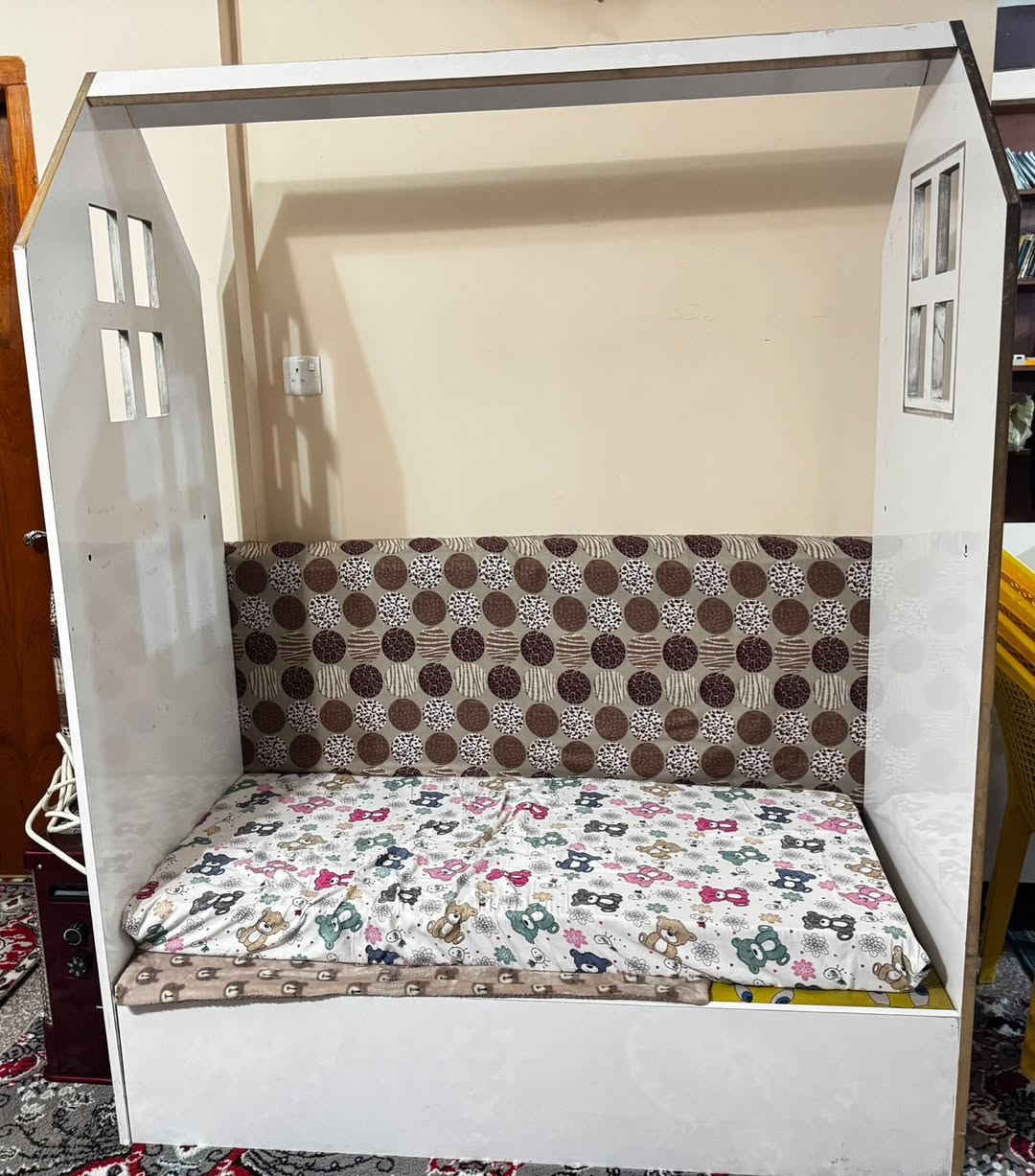 سرير طفل
يرهم هزاز ويرهم ينفصل الى ثنين 
سعر الشراء ٣٠٠ الف 
سعر البيع ١٤٠ الف


**إذا كنت صاحب هذا الإعلان وتريد حذفه لأي سبب، رجاءا أرسل رسالة إلى الدعم الفني**