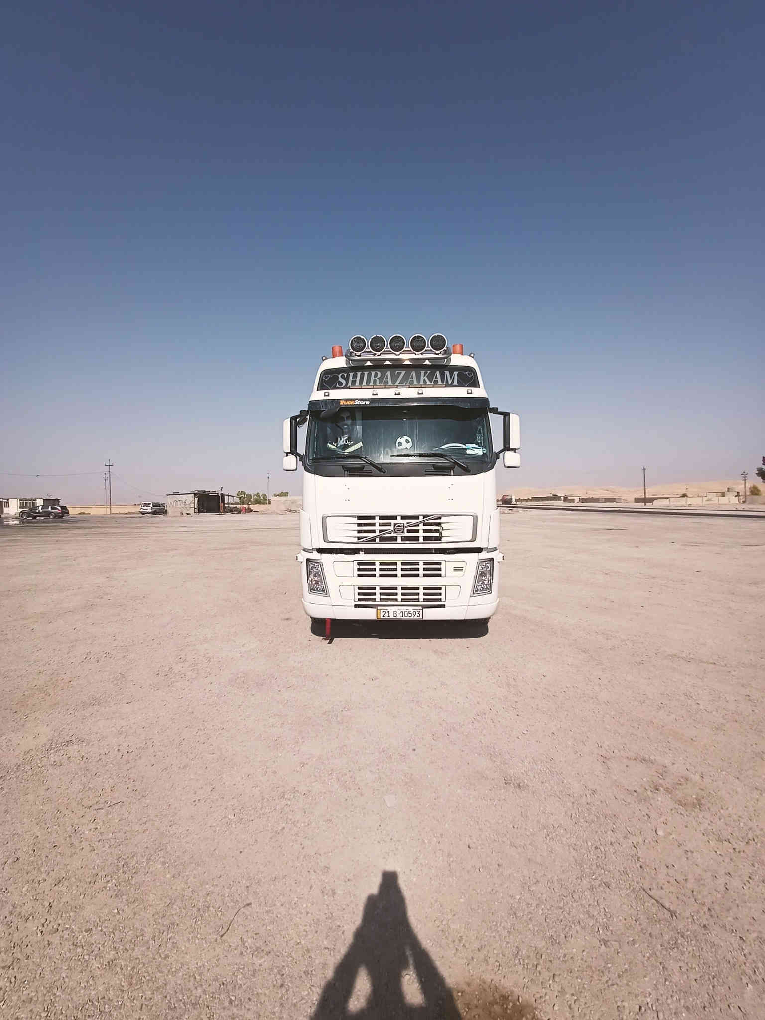 السلام عليكم فالفو 2004 كير ومكينة وشاصي وقمارة مكفولات مكينة 420 كير اوتوماتيك  سايلو تركي حمولة 36 طن دوز الماني ضاغطة ام الطير تخم تاير راس وعربانة
العنوان بغداد الكاضمية 
الاتصال ***********
