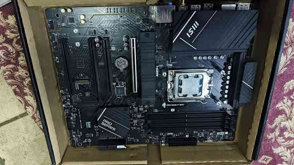 السلام عليكم ورحمه الله وبركاته
مذربورد ورامات للبيع المعالج مو للبيع

مذربورد AMD مستخدم تجي تفحصه واشغله يلا تاخذه
PRO B650-P WIFI

رامات CRUCIAL DDR5
جديدات 64GB KIT
مواصفاتهن موضحات بالصور

واعتذر على الاطالة
الاستفسار خاص او واتساب ***********
