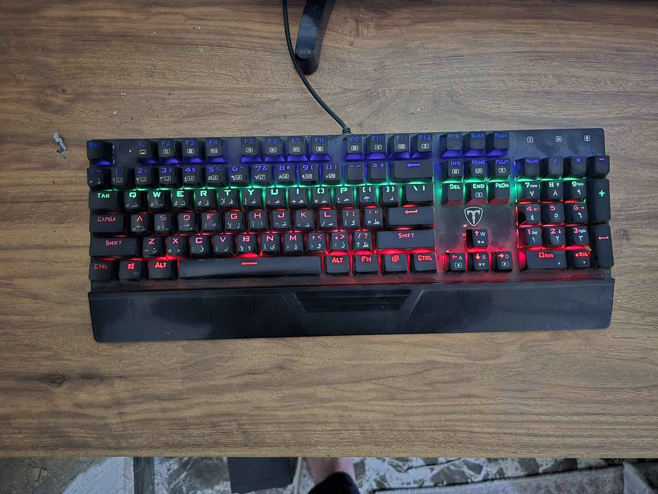 اعاده نشر + نزلت من السعر
Pc للبيع

• ​المعالج (CPU): Intel Core i5-9400F
• ​كرت الشاشة (GPU): NVIDIA GTX 1660 Super
• ​الرام (RAM): 16GB DDR4 2400MHz
• ​اللوحة الأم (Motherboard): MSI B365M PRO
• ​التخزين (Storage): * SSD: 240GB (للنظام والسرعة) 
• ​HDD: 2TB (للتخزين والألعاب)
• ​مزود الطاقة (PSU): 600W
• ​الكيس (Case): كيس قيمنق حجم كبير
• ​التبريد: مبرد هوائي للمعالج + 7 مراوح (ملاحظة: 3 مراوح تحتاج تبديل) بس ماأثر على الحراره ابد  ومرات يشتغلن عادي
​🎧 الملحقات الشاملة:
• ​الشاشة: Kelon حجم 32 إنج ( تلفزيون HD)
• ​السماعة: HyperX Cloud II (الأصلية)(جديده)
• ​الكيبورد: Redragon (نسخة قوية)
• ​الماوس: ماوس قيمنق
• ​الـ UPS: نوع  1500v (جديد)
​
• ​الحالة: استخدام شخصي نظيف جداً، الجهاز يشغل أغلب الألعاب بأداء ممتاز.
• ​السعر: 575 الف قفل
• ​الموقع: بغداد - بغداد الجديدة.
• ​للتواصل: *********** (متوفر واتساب ✅).
. سبب البيع التطوير
