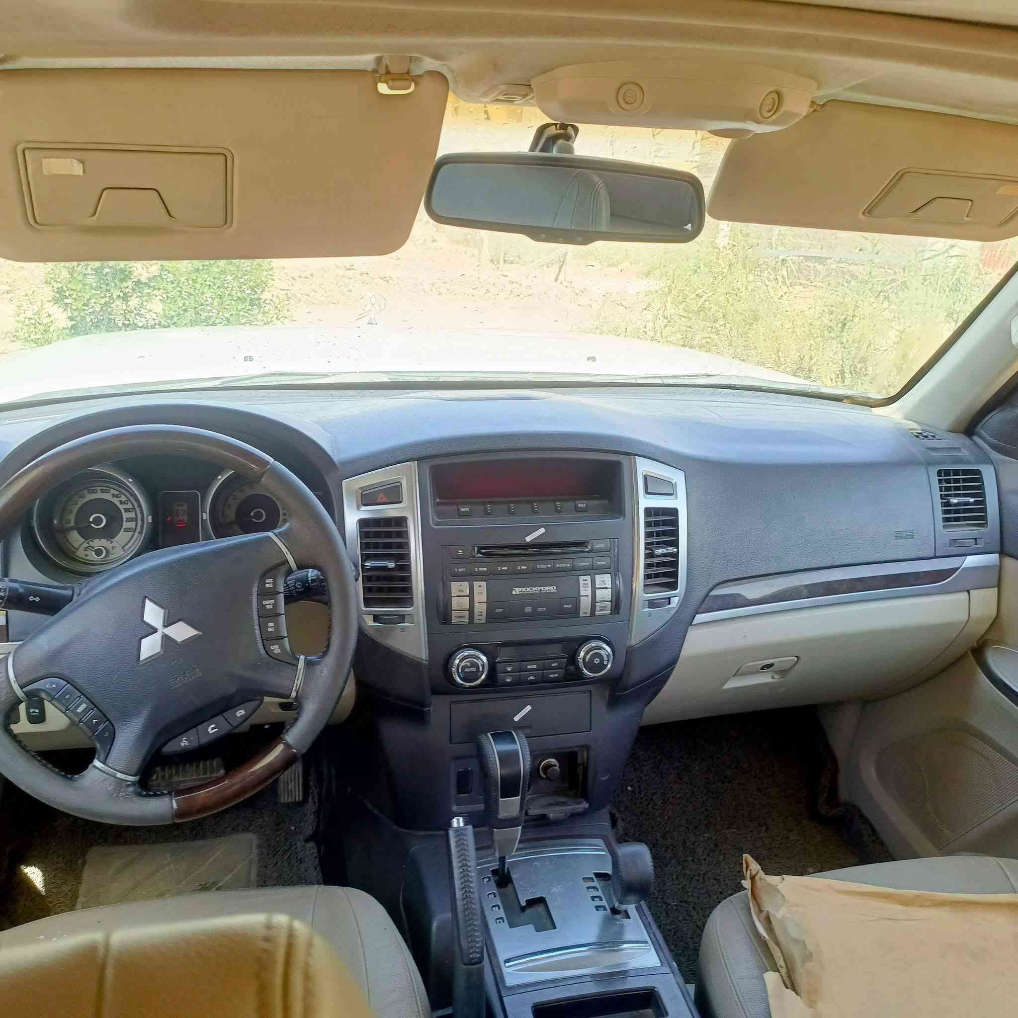 باجيرو ٢٠١٥ للبيع او المراوس بلاندكروز مكفول
***********
