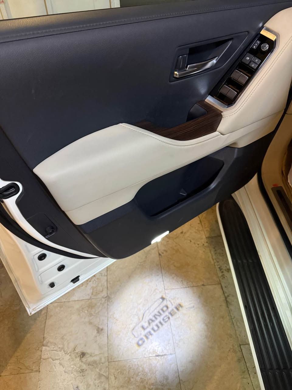 لاندكروز 2024 ساز ماشي 9,700km
السعر 70,900$ مجالها بسيط 
بغداد 

*********** بغداد, العراق
