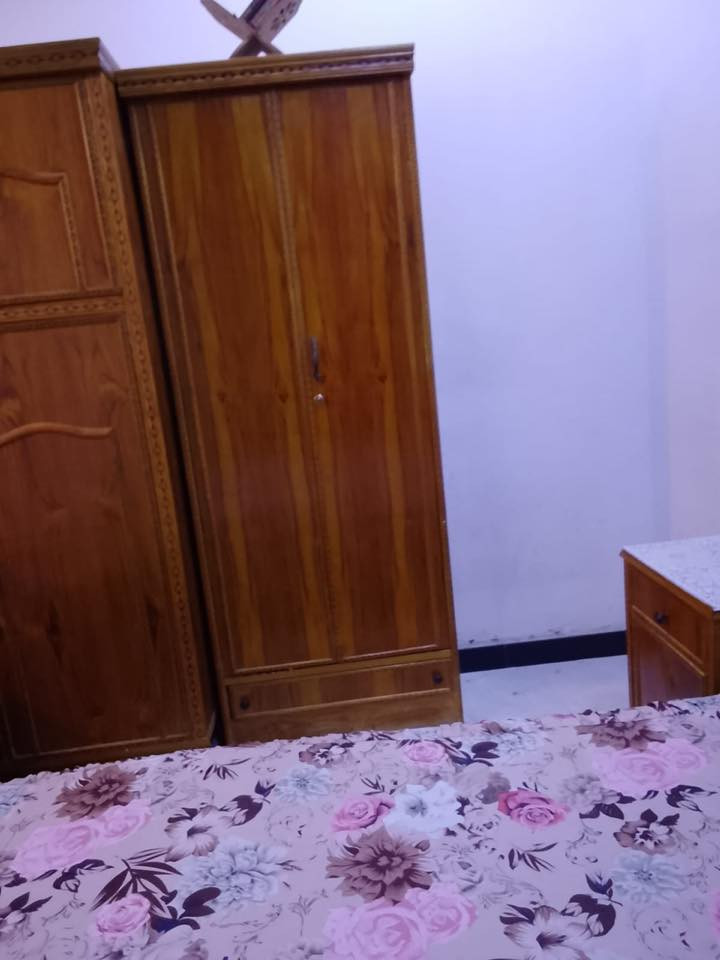 غرفه عراقيه كنتور ٦باب +ملحق كلش نضيفه  سعر٧٠٠(بغداد الامين)
***********
