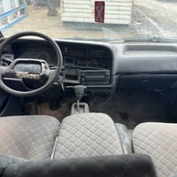 تويوتا هايسا للبيع موديل ٩٨ ، رقم شعار كمركي باسمي شرط التحويل ، كابون...