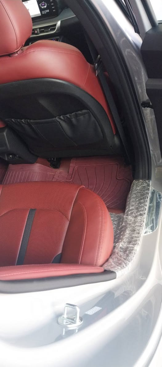 كي 5 موديل ٢٠٢٣ جيتي لاين فول ماعدا الفتحة رادارات أمامية خلفية أشاير بالمري خمس انظمةقيادة وقوف ذاتي شاحن واير ليس سيارة كل المواصفات بيها ماكدر اشرحها كلها وارد أمريكي بأسمي محرك ١٦٠٠ تيربو صور الحادث تلكوها بالنشر ماشيه ٤٣ الف سيارة على وضع الشركة حادثة جدا بسيط السعر ٢٠٣ رقم الهاتف ***********
