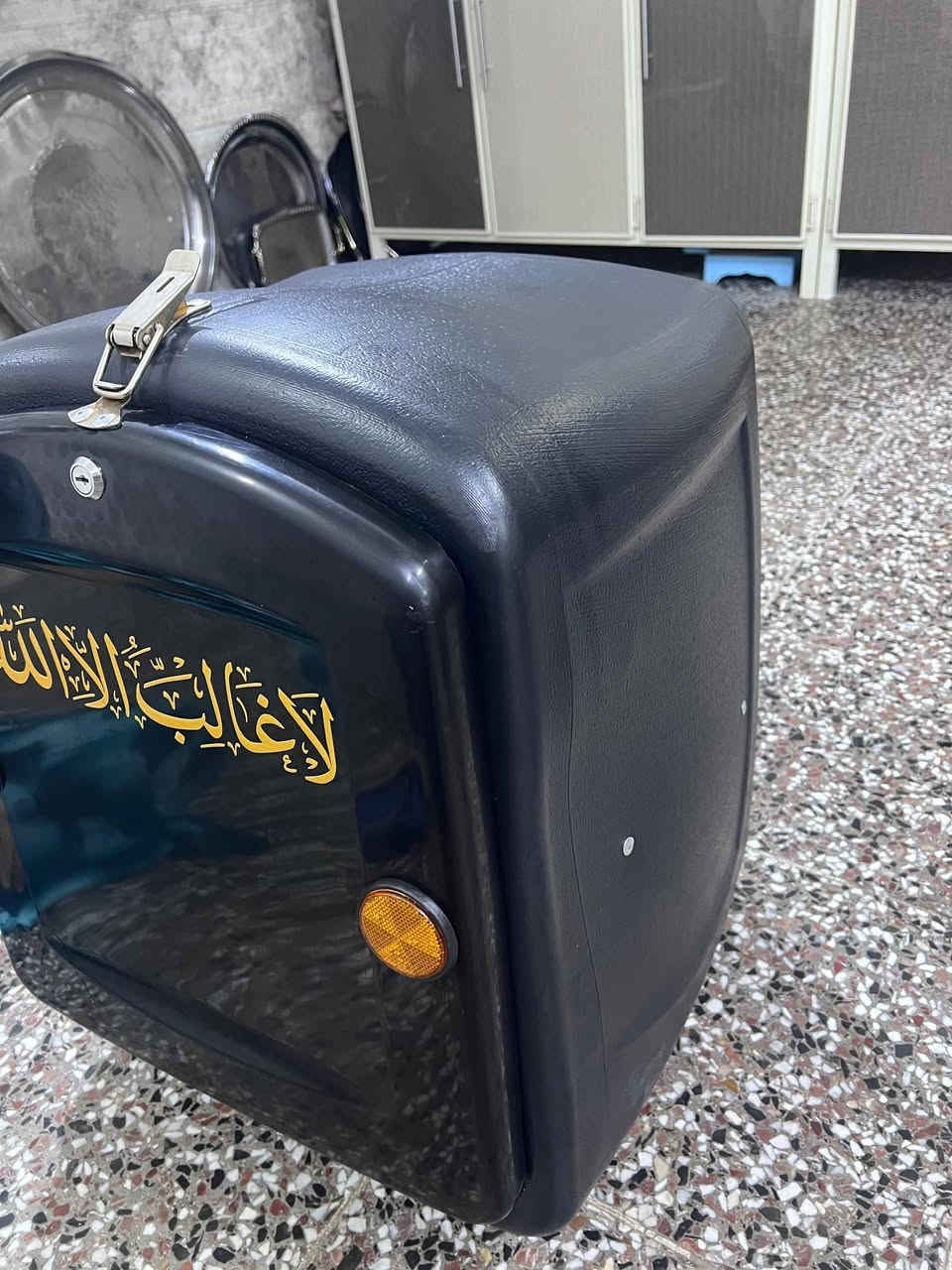 السلام عليكم صندوق دلفري جديد استعمال يومين خوذة دراجة وماسكه تلفون اسعار مناسبه ***********واتساب
