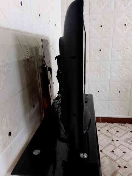 تلفزيون عادي بدون نت حجم ٤٢ نظيف ومامفتوح شرط مع ميز للبيع سعرهن ١٧٥ الف المكان كركوك  
للاستفسار الاتصال على***********
