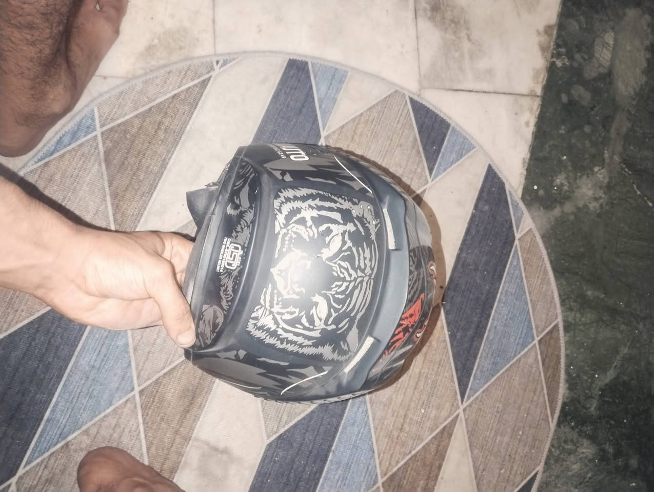 سلام عليكم عندي هاي خوذة مامستعملة الله شاهد ما ملبوسة بس مره وحدة قسم اب الله جبتها40الف وكلت بيعها ماحتاجة متصدك هاذ سعره 40 تمشي وياي تشوف بعينك وتعامل عل سعرة+ الخوذة شخط مابيها موجود بيها فتحات تهوية +موشمه بيها نضارات شمسية بداخلها مبطنه من داخل تلبسها ما تئذي راسك ابد سعر 30 وبيها مجال حك جية هاذ رقمي***********تتصل واتساب فقط واني خادم /عنوان بغداد مدينت صدر الحبيبية قرب ساحة الحمزة🫶🏽
