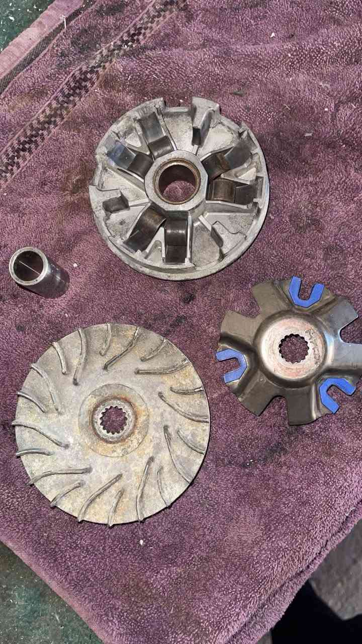 كلج ماكس مال حاويه ونضيف كلش. ماركه MTRT كلش قوي.    توصيل موجود


**إذا كنت صاحب هذا الإعلان وتريد حذفه لأي سبب، رجاءا أرسل رسالة إلى الدعم الفني**