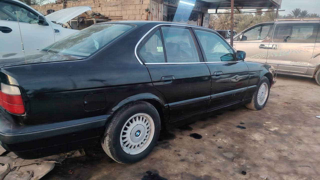 السلام عليكم بي ام ٥٢٥ اصل للبيع رقم بغداد مكينه ٥٢٥ تك فانوس مسكر لا تنقيص ولا بخار سنويه صاقطه ٢١  كيرها تعبان مكان بابل الشوملي ***********    ***********  سعر ٣٨ وبيها مجال
