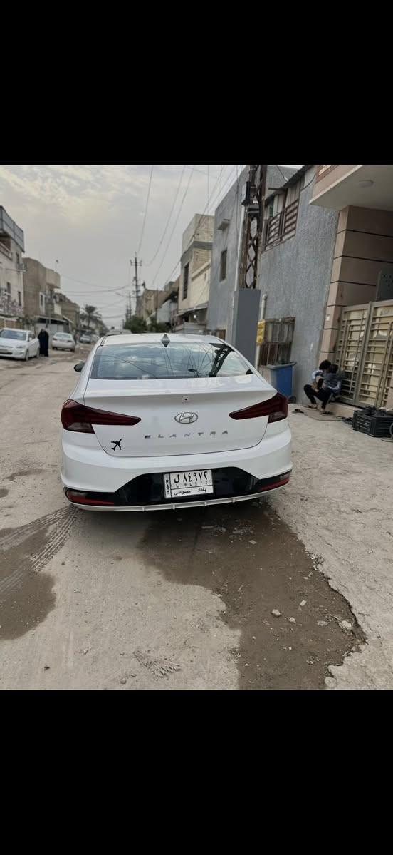 سلام عليكم النترا 2020 وارد امريكي مكينه 2000 دوش مكفولة ممفتوحة كير AT بيها 4 قطع صبغ والفخذة مال لغد مبدله اليسار صور الحادث والسونار بل منشور بسمي السيارة صدرها جديد تخم تايرات جديد ماشية 70 الف بيها منضومة زنون عنوان بغداد الجديدة السعر 115 وبيها مجال بسيط رقم *********** السيارة مدوشمة كلها
