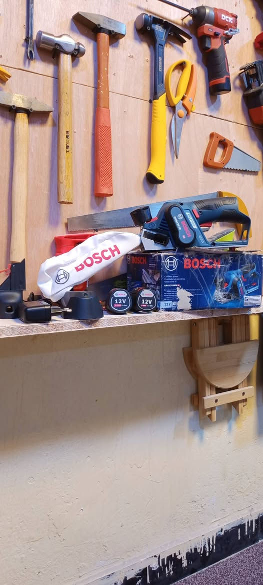 سلام عليكم
رنده شحن 12ڤولت 
بوش اصلي 
كامله بلكارتون معه ملحقاته
شاحنه
بطاريه عدد2
عنواني البصره عشار 
اي استفسار على رقمي واتساب فقط
***********
