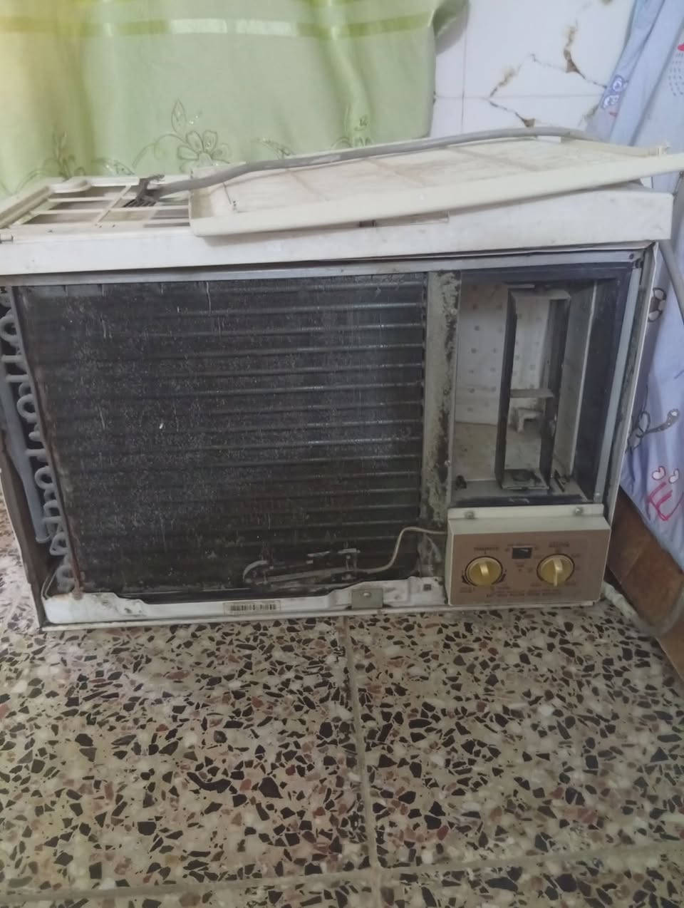 @إشارة 

مكيف الحافظ للبيع نظيف ومداخل تصليح تبريده ثلج مكان بابل حصوه حي البلدية السعر 200 وبيه مجال للاستفسار الاتصال على الرقم 
***********
