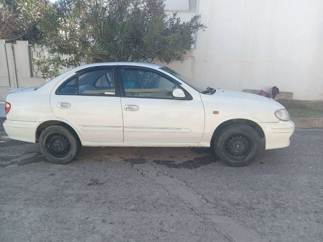 نیسان سنی مۆدیل 2003یابانی گێڕعادی سێ پارچە ی سبوغە بێ داخیلی سە نە وی ئە سلی لە گە لە بە شە رتی ئە ولیات سە عری 45گەڵاو کە مێڮ مجال شوێن قە زای حە ریر *********** أربيل, العراق
