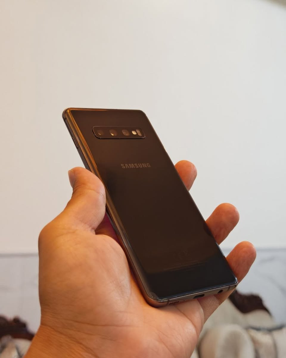 🖤 للبيع Samsung Galaxy S10 Plus 🖤 ( انطيك ضمان الفحص ) 

📱 المواصفات الكاملة:

🔷 الشاشة: 6.4 بوصة Dynamic AMOLED

🔷 المعالج: Exynos 9820 (ثماني النواة)

🔷 الرام: 8 GB

🔷 الذاكرة الداخلية: 128 GB

🔷 الكاميرا الخلفية: ثلاثية 12MP + 12MP + 16MP

🔷 الكاميرا الأمامية: مزدوجة 10MP + 8MP

🔷 البطارية: 4100 mAh تدعم الشحن السريع

🔷 النظام: Android

🔷 اللون: أسود (Prism Black) 🖤

🔷 بصمة الإصبع: تحت الشاشة

✅ الحالة: نظيف جداً

💰 السعر: 225,000 دينار عراقي فقط

📍 العنوان: الأنبار - الرمادي

🚚 متوفر توصيل لكل المحافظات


**إذا كنت صاحب هذا الإعلان وتريد حذفه لأي سبب، رجاءا أرسل رسالة إلى الدعم الفني**