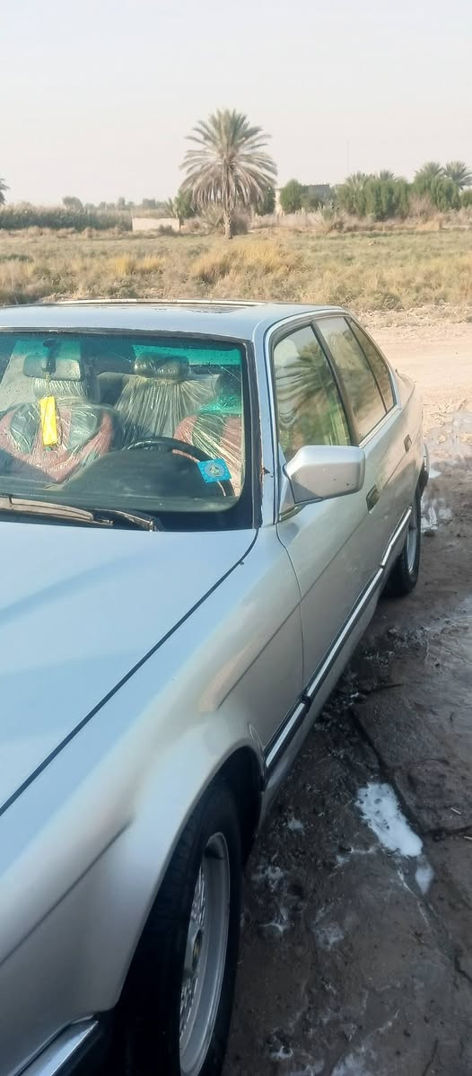 سلام عليكم
للبيع 735 موديل 92 هزه جديده رقم دولي بغداد محرك كير مكفول ترايك وين ما يعجبك كهرباء حلوه تبريد شغال 
فتحه ما تشتغل سياره بيها طخه بنيد كد اقل الشبر بيها خياس بسيط جاملغ الخلفي وتكمه يم جامه السايق حداديه جديده تخم تاير جديد داخل اسود كشنات جلد   سعر 60بيها مجال شراي يتصل ***********
