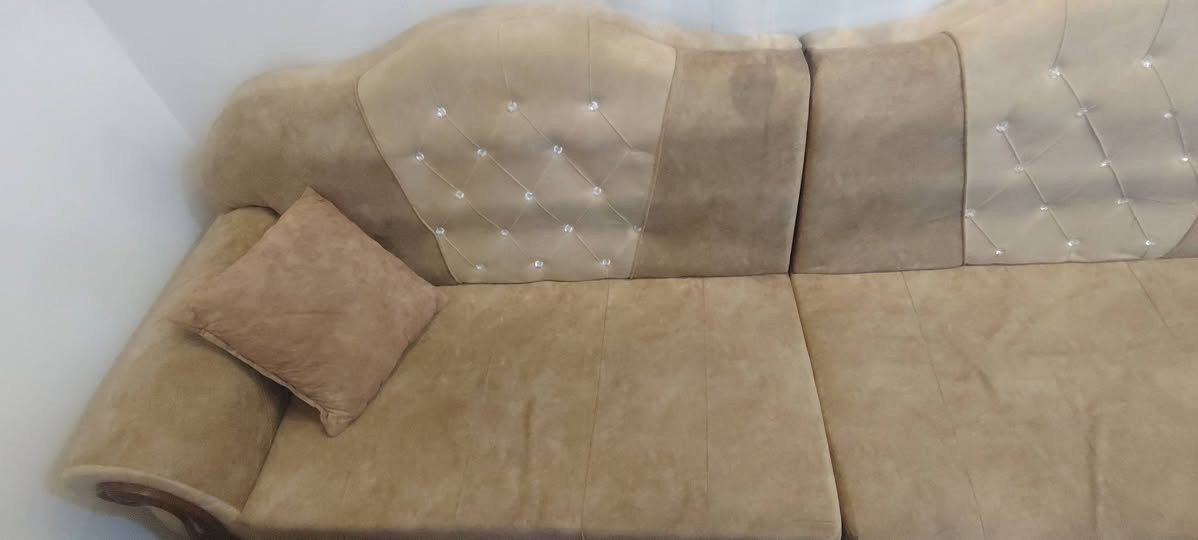 ديوان للبيع
نضيف ما بي شي
٨ نفرات
***********
