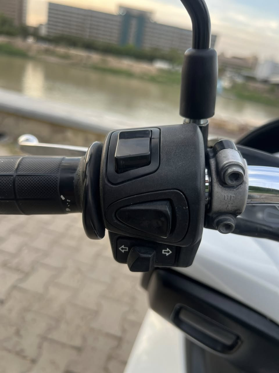 السلام عليكم للبيع دراجه pcxجيل اول دراجة  كل ابلادي شرط النضافه دراجهة مال رمبه مديل(18)  ماخذها رمبه اوراق المعرض موجوده الدراجه على ايدي ياباني الاصلي JFدراجه جديده  السعر اتصل وتدلل 
مكاني بغداد 
للاتصال 
***********

