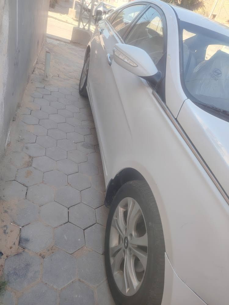السلام عليكم سوناتة مديل ٢٠١٣ خليجي محرك٢٤٠٠ تحويل باي وقت السيارة نضيفة محرك كير حدادية تخم تاير كلة جديد سيارة نضيفة جدا بيها بنيد مبدل اصلي بدون ضربة  وبيها طخة بل دعامية الخلفية والباقي كفالة والسيارة بيها سونار موجود رايدها ١٠٥ وبيها مجال قليل الشراي يتصل *********** ديوانية, القادسية
