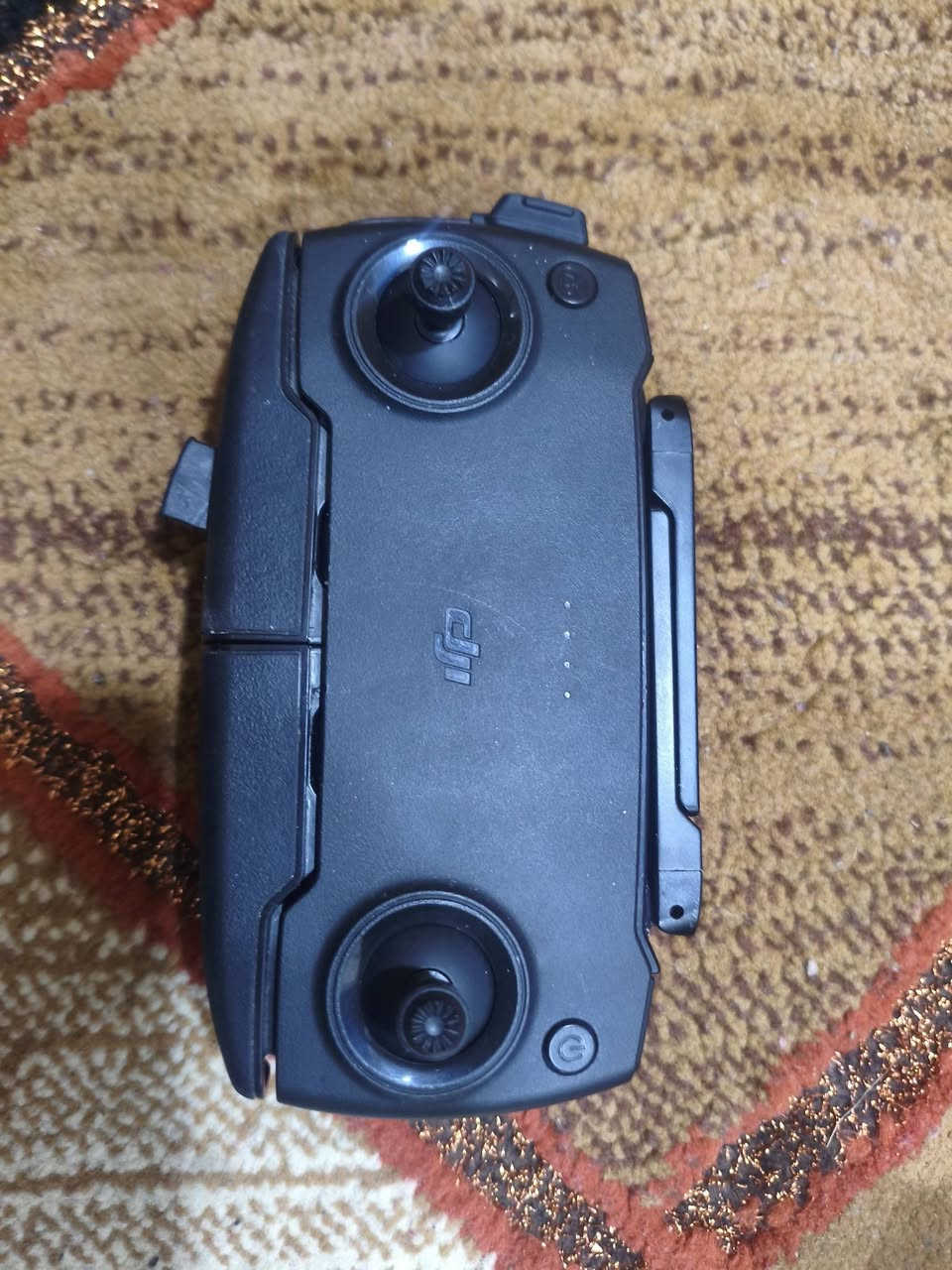 للبيع درون مني مافك لكمبل يصور بس مايتحرك للتجاهات ولا ينزل ولا يصعد  ***********
