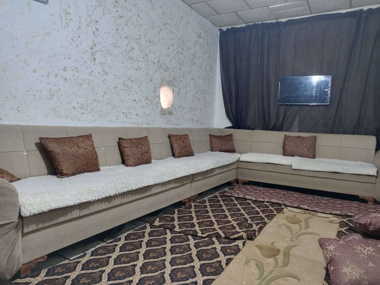 السلام عليكم ديوان عشره نفرات كلش نضيف اوحلو
للبيع السعر160الف العنوان اسليمانيه تازه قرب مسجد غازي محمد ***********
