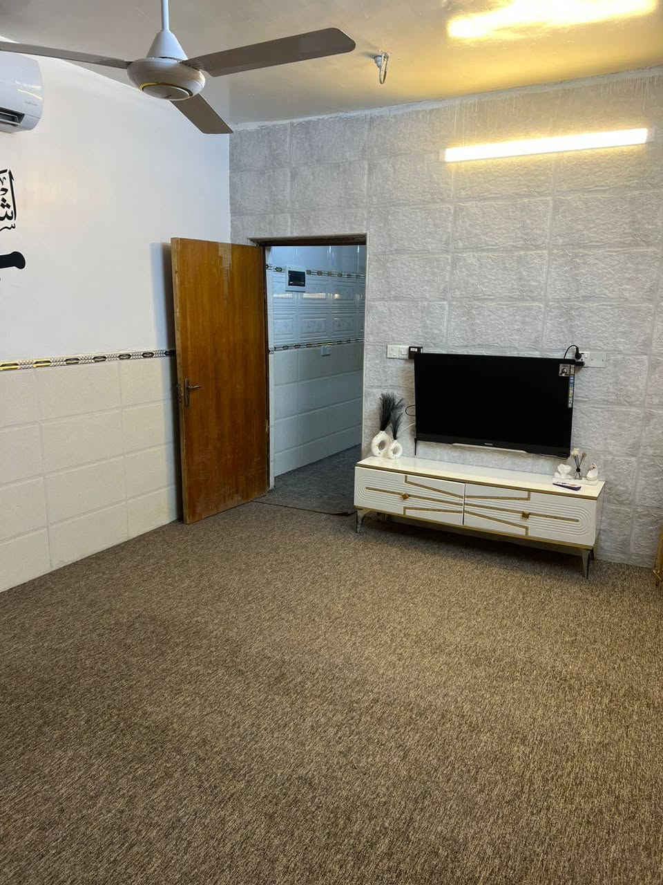 بيت للبيع المساحه 75 متر نضيف كله سيراميك ارضيه وجدران
موقع الضباط منطقه 9 آلاف قريب ع سوق الزغير للإستفسار اتصال ع الرقم ***********
