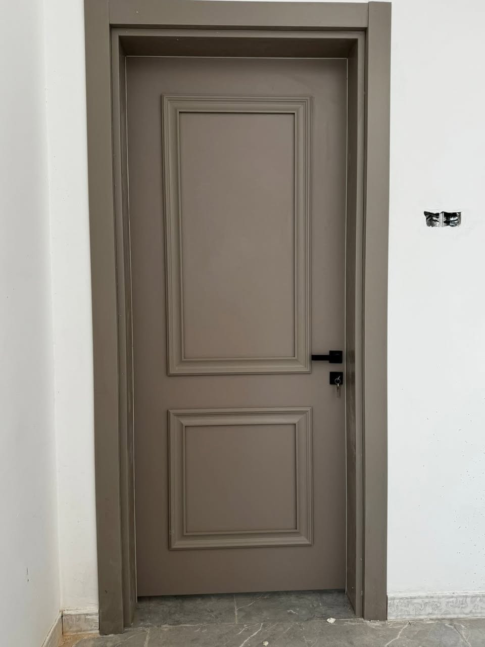 بيتك يستحق التميز… ومع دلتا يبدأ الاختلاف 

لأن التفاصيل الصغيرة هي سر الجمال الحقيقي تقدم لك دلتا للبيت المتكامل حلولًا شاملة للبناء والتشطيب في مكان واحد. نرافقك بخبرة واحترافية عالية من مرحلة التصميم الأولى وحتى التسليم النهائي مع التزام كامل بالجودة والدقة

خدماتنا تشمل:
🔹 الأبواب الداخلية والخارجية
جاهزة أو بتصاميم خاصة تُنفذ حسب القياس وبأعلى معايير المتانة والأناقة.

🔹 واجهات الألمنيوم وPVC
شبابيك وأبواب بعزل ممتاز تصميم عصري وتحمل طويل الأمد.

🔹 المطابخ والأثاث المنزلي
تصاميم حديثة تجمع بين الجمال، العملية، والاستغلال الذكي للمساحات.

🔹 محجرات الدرج
تفاصيل فنية تضيف لمسة فخامة وانسجام لتصميم منزلك.

في دلتا… الجودة التزام، والراحة أسلوب عمل.

📍 فروعنا قريبة منك أينما كنت:
1️⃣ المركز الرئيسي – المعقل / الفنجانية
📞 *********** | ***********
2️⃣ فرع حي الجامعة – مجاور محطة الخليج
📞 ***********
3️⃣ فرع الأكوات – شارع أبو مهدي المهندس
📞 ***********
4️⃣ فرع صناعية حمدان
📞 ***********

📞 اتصل بنا اليوم، ودع دلتا تحول بيتك إلى مساحة تعكس ذوقك وتفاصيلك
