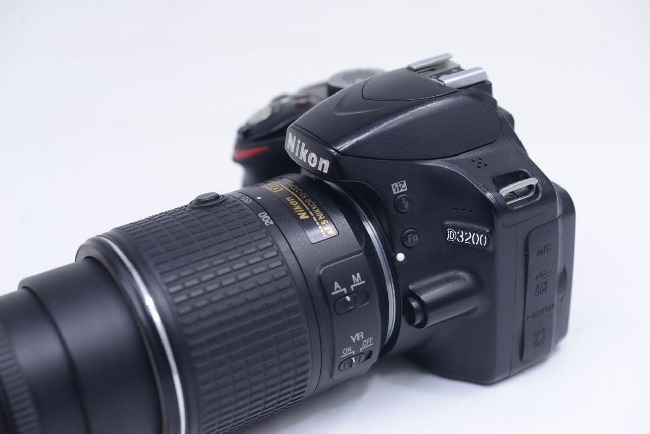 كأمره نيكون  (💣 ✨3200 📸💣)
مع عدسه 55-200 VR 
نضافه 90/100 كامل ملحقات 
 📸 سعر 350  الف 
1- رام 32✅
2- حقيبه 💫
3- حزام كتف✅
4- شاحنه اصليه ✅
5 بطاريه اصليه ✅ 
6- توصاله نقل صور ✅ او توصيل مجاني 💫
الدفع بعد ال فحص و القناعه التامه 
 ***********
