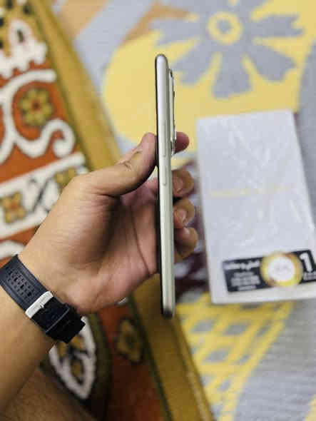 السلام عليكم جهاز هونر ٤٠٠ برو للبيع مستخدم عشر أيام فقط نضيف كلش شخط ما بي ذاكرة ٥١٢ السعر ٦٥٠ و بي مجال بسط العنوان بغداد الرشاد الرقم ***********
