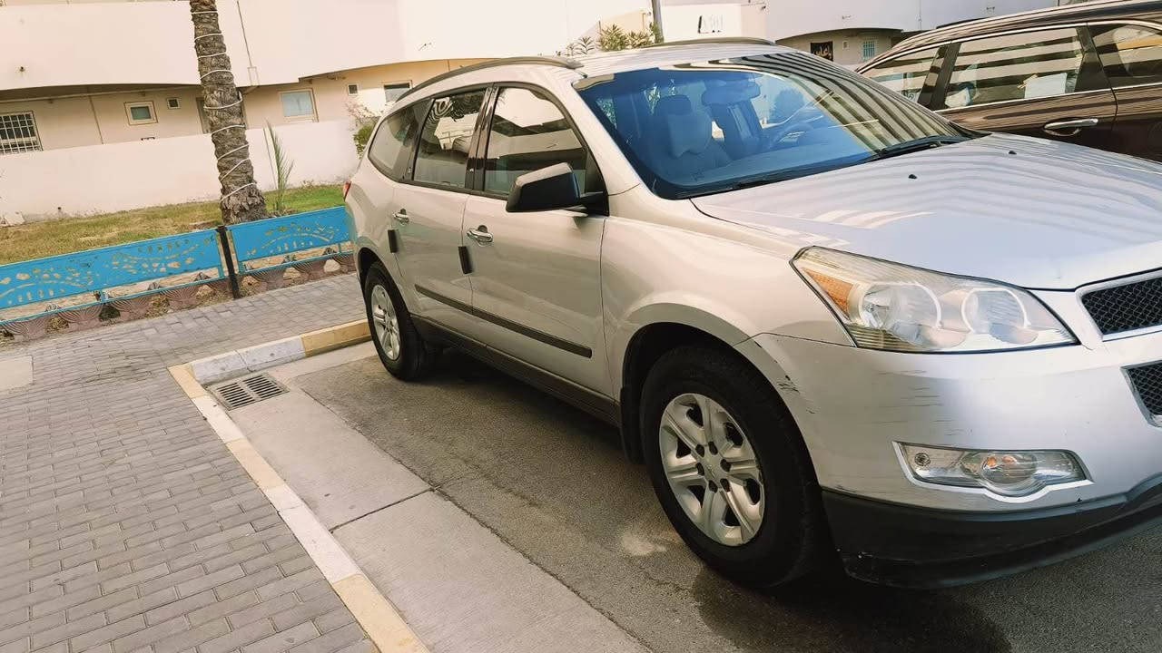 شوفرليت ترافرس -ال اس- بدون فتحةسقف - 7راكب عدا السائق - موديل 2010-
 رقم اربيل بإسمي سنوية الى 2027 هزة جديدة شهر 1 2026.
كلين بدون صبغ .
ماشية 170 الف ميل
محرك 6 سلندر 3600 جديد 
كير جيد جدا
تايرات جيدة جدا.
باتري جديد.
تخم دسكات جديد اصلي
تبريد جيد جدا .
كهربائيات جيد جدا.
دواخل نظيفة جيدة .
سيارة عائلية حلوة ما متعوبة .

السعر النهائي 105 مجال قليل.
مجال قليل . 
للتواصل على الرقم
 ***********  
...واتساب ... تليجرام ...  
 بغداد بسماية بغداد, العراق
