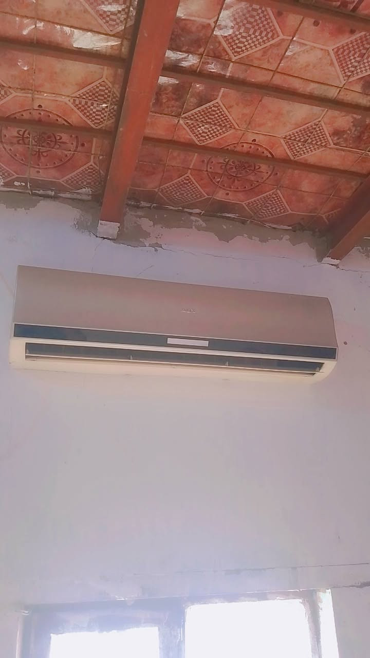 سلام عليكم عندي سبلت لبيع شرط شغال واكس *********** سعر 250 غفل قضاء الحي بكراده
