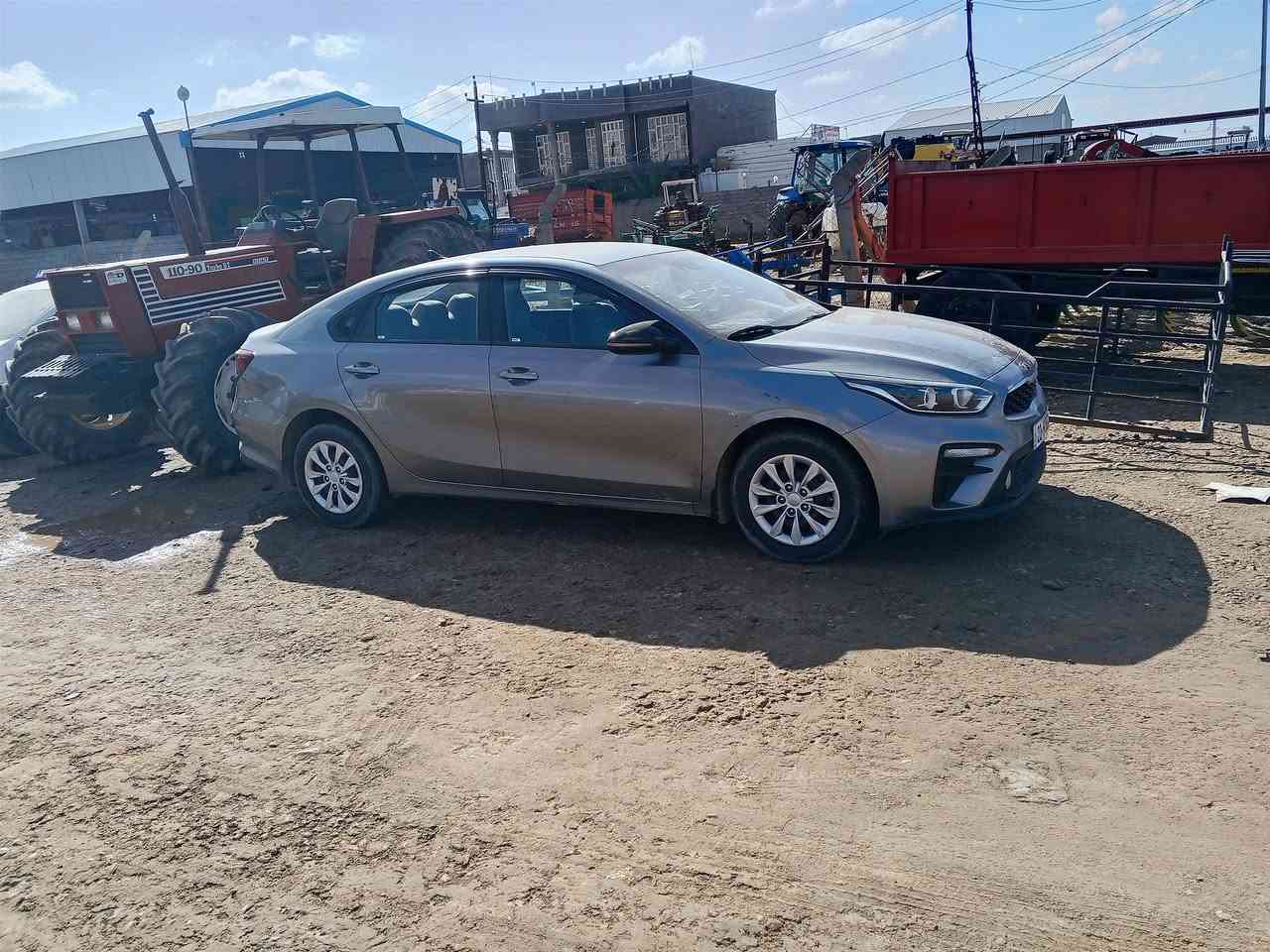 سلام عليكم للبيع سيراتو 2019
سياره جديده كلش ماشيه 155
بيه بارد بسيط جاملغ 
رقم اربيل تحويل أو وكالة 
للاسفتسار *********** واسط الزبيديه
