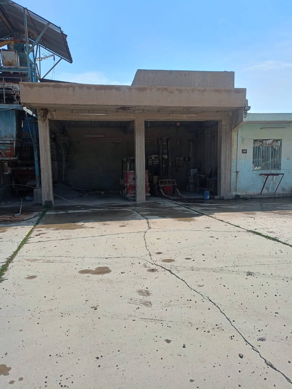 للبيع خباطة اربو الماني معا رافعات عدد2 ومولدة سكانيا 150كيفي واذا تريد غراض متفرقة هم يرهم***********
