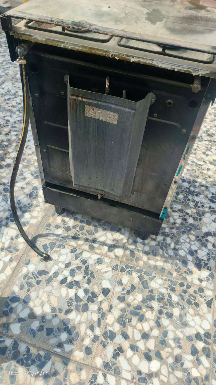 طباخ للبيع  ٤ عيون مصري
 نضيف يشتغل كامل يحتاج بس تنضيف
المكان حي اور السعر
 ١٠٠ الف وبي مجال 
 للاستفسار  ***********
