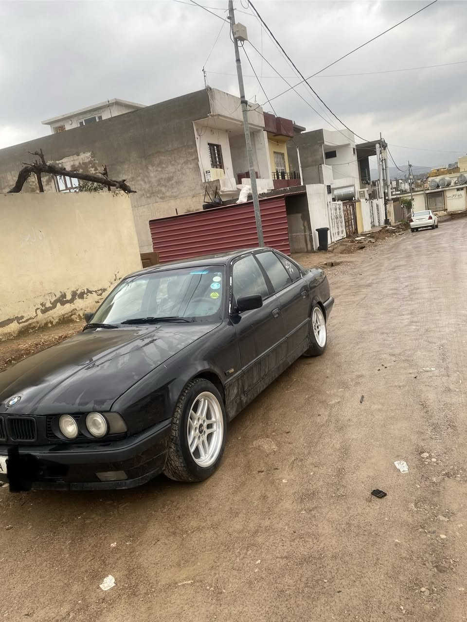 BMW.  موديل. 1991 بيلاد 520 گئر عادي گير محرك بشرط سياره مابي دعم عام بخ المجالية كوشن جلت و  رقم  اربيل تحويل بشرط سعر 55 و مجال    رقم تلفون  ***********
