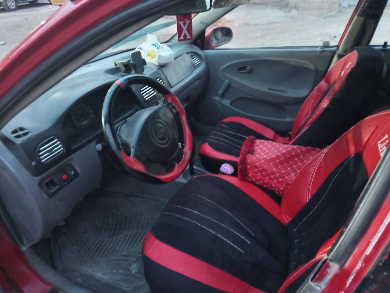 السلام عليكم ريو 2001 جير مكينه حداديه كله كفاله والبدي شوف العين رقم جديد سنويهه باسمي تحويل ثاني يوم السعر 47 وبيها مجال الاتصال ***********
