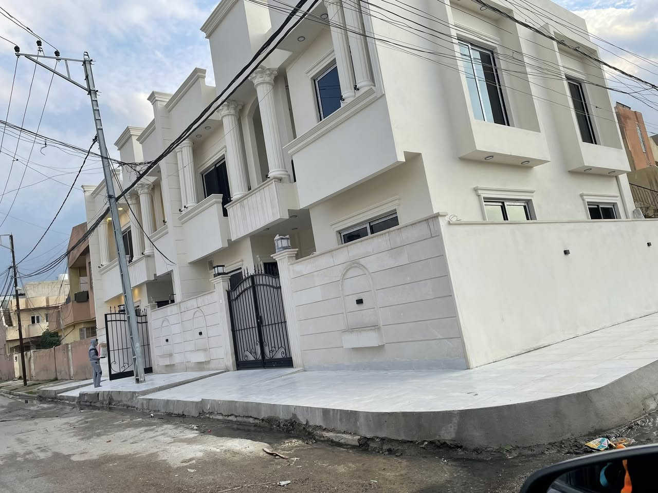 دار لللبيع حي الصديق الاولى مقابل باب ملية طب الأسنان جامعة الموصل الباب الرئيسي 100م ركن 10*10م بيت تصميم تركي البيت درجة اولى فول موصفات ***********—***********—
