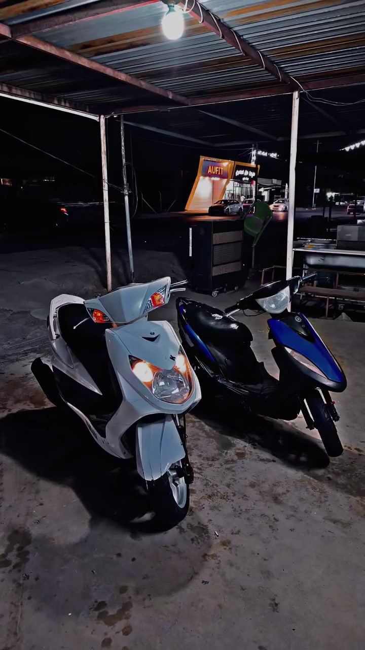 وعليكم 
سكنس فحل كابريتر
دراجه نضيفه وخير من الله هندر وسلف نكره
كفرات اصليه ختم واحد الدراجه
كهربائيات كلها شغاله مابيها اي نقص
مكينه جديده ممفتوحه خلاص+ كابريتر اصلي حاويه مملعوب بيها/دهن اصلي وبانزين محسن
سعر ٦٠٠ وشراي بي خير ويدلل
رقمي ‏‪***********‬‏/بي واتساب
مكاني بغداد/ليوسفيه
