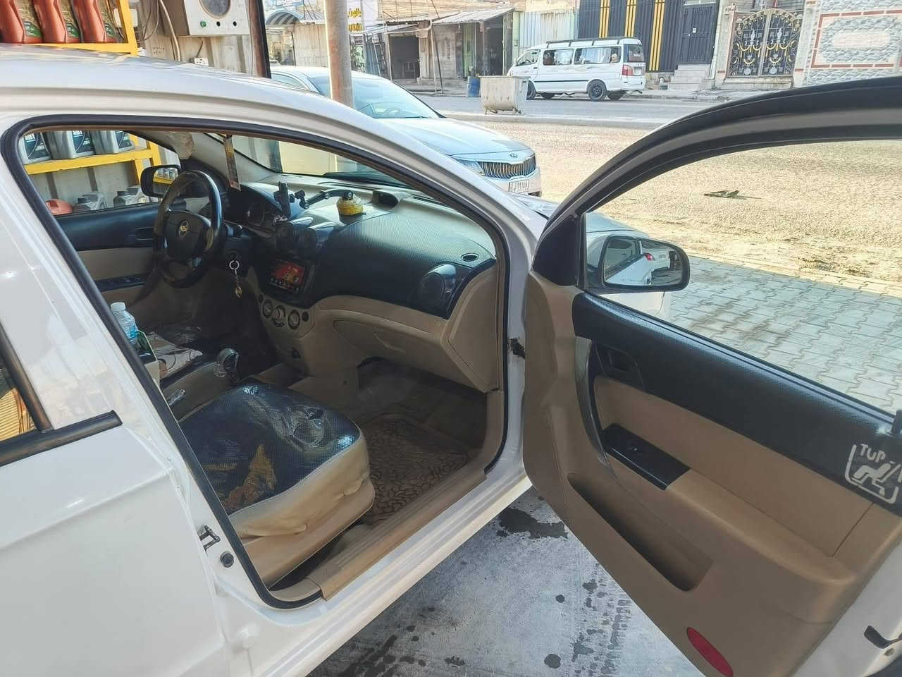 سلام عليكم 

افيو وارد خليجي 1400المرغوب مفتوح موديل 2010 كير ومكينه مكفولات 
السعر 65$وبيه مجال بي خير ويدلل لا
الاستفسار ***********
