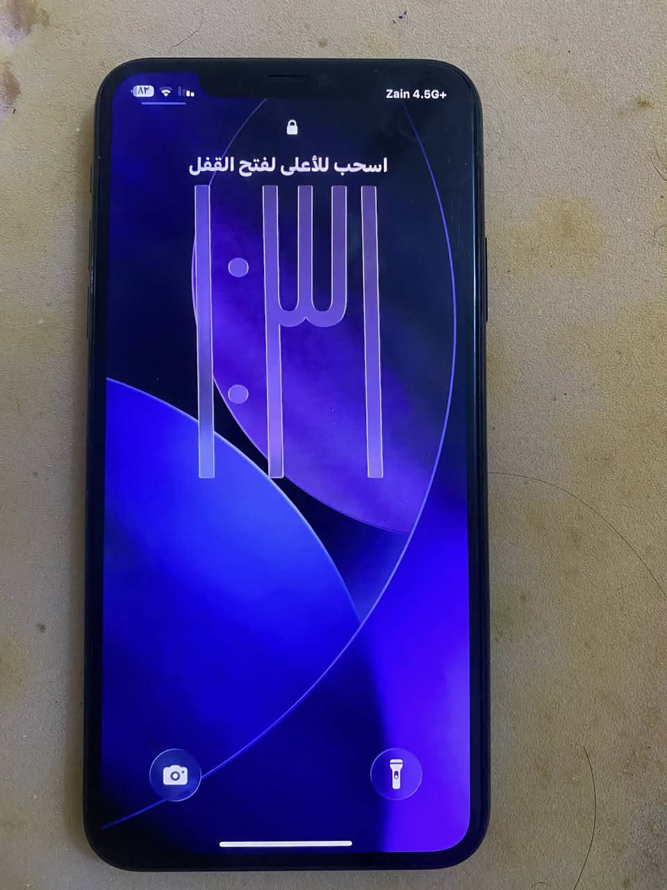 11pro max
ذاكره 256 
بطاريه81
جهاز ما مفتوح
نموذج m
فيس إيدي شغال

مكاني الشعله
***********
