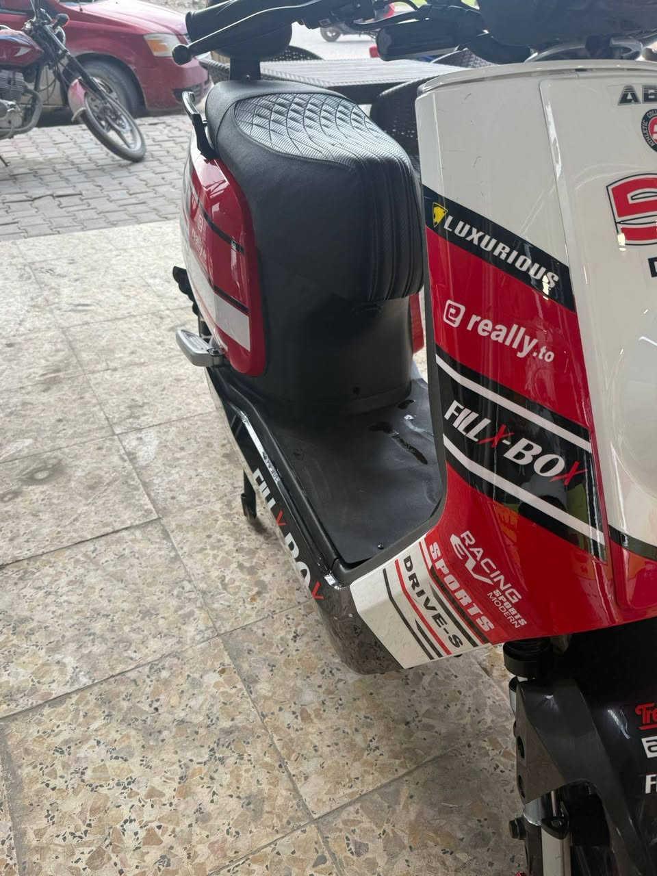 السلام عليكم دراجه كاسحه شحن للبيع موديل 25ماشيه قليل نظافه 98بالميه مكفوله كفاله عامه برغي نقص ماكو دراجه على البلاد للاستفسار الاتصال على الرقم ***********العنوان كربلاء حي   العباس*********** السعر مليون 650وبيها مجال لشرايه حك الجيه
